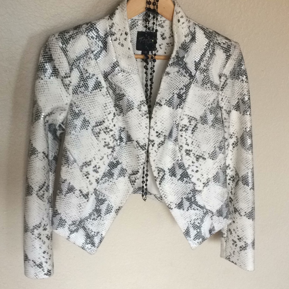 Blazer small